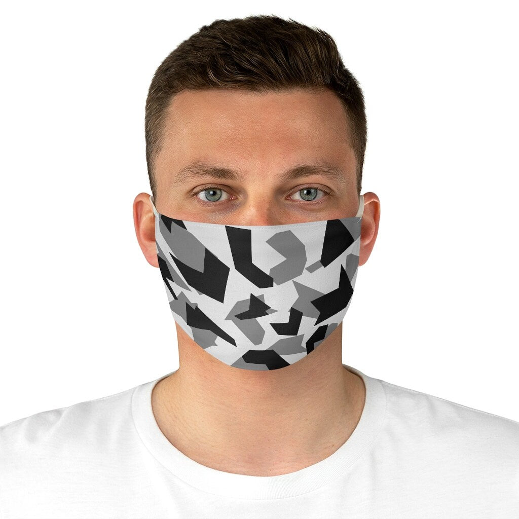 Gesichtsmaske mit Digi-Camouflage-Motiv